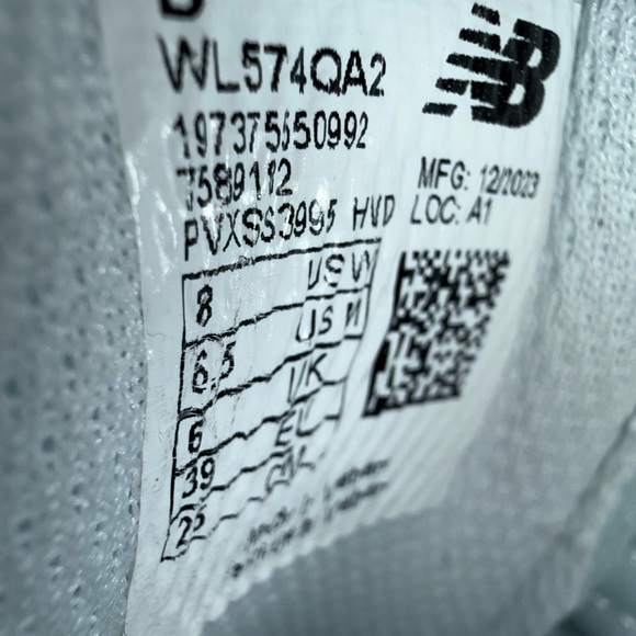 New Balance  574 Cream and Light Blue - Picture 7 of 7